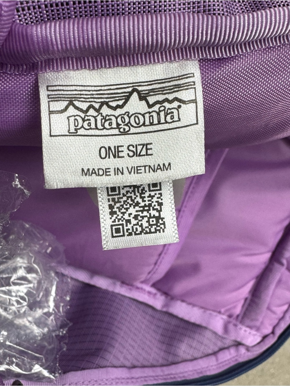 RARE Patagonia Black Hole in Purple 25L - Picture 3 of 10